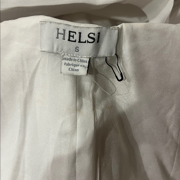 Elegant White Floral Backless Dress - Picture 8 of 9